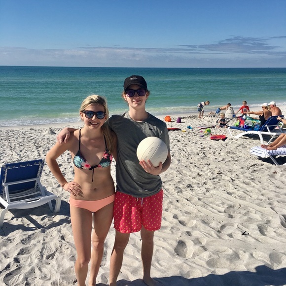 Meet your Posher, Mariah - Picture 3 of 3